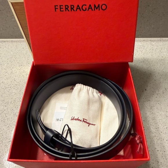 Salvatore Ferragamo Detachable Buckle Adjustable Black Leather Belt - Picture 12 of 12